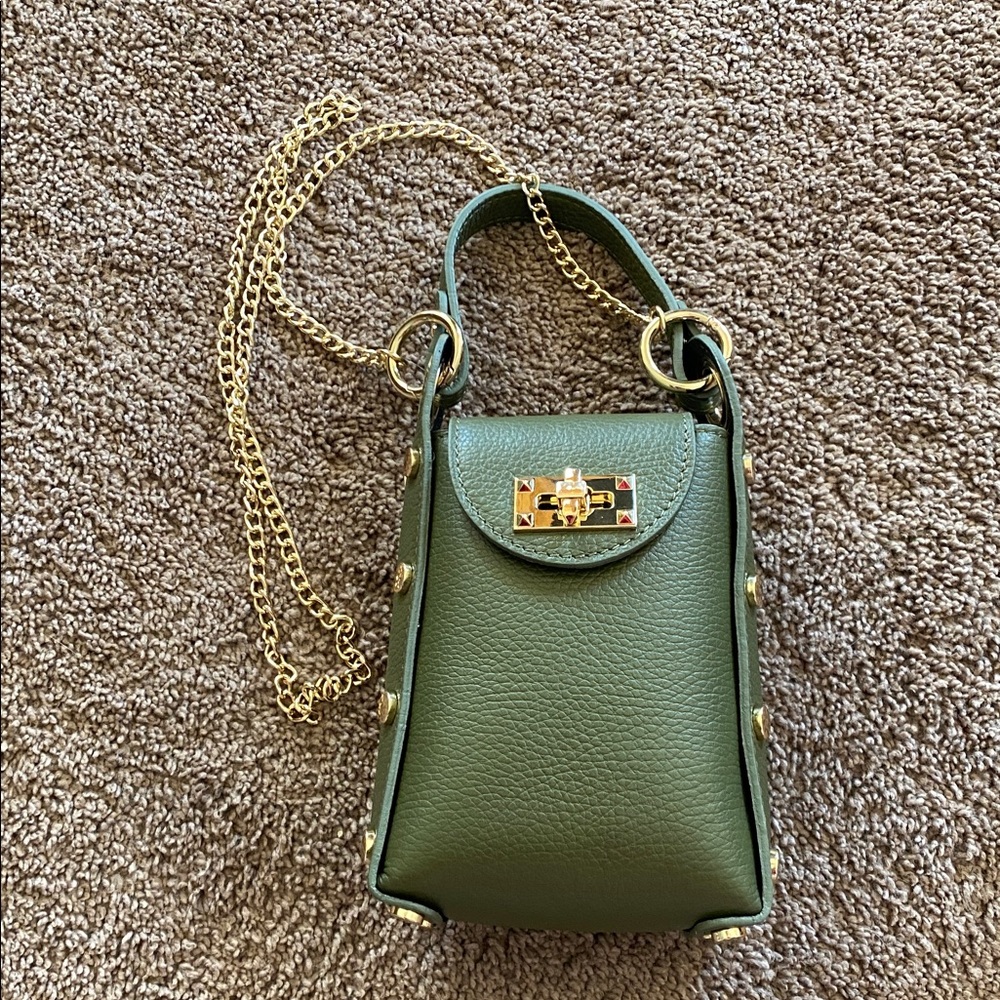 BRAND NEW without tags, never used. Green Leather Handbag with Gold Chain